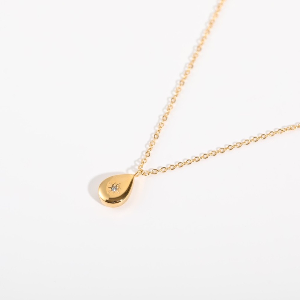 Water drop star necklace